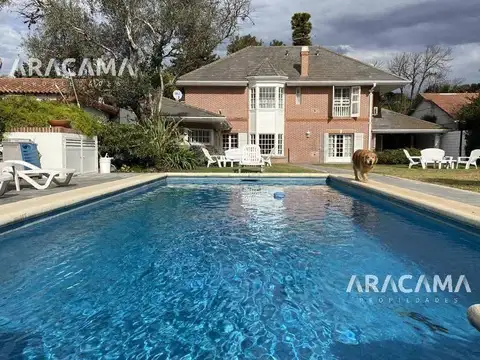 Casa 5 ambientes con 3 baños