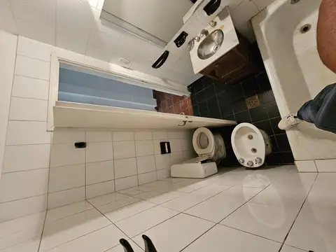 478 y 11 Casa con parque y garage pasante -