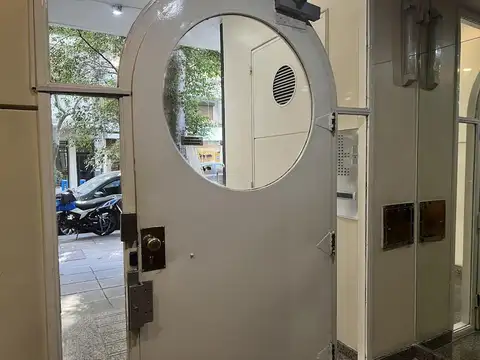 2 AMBIENTES CON COCHERA  EN VENTA GUEMES  al 3300 Y CORONEL DIAZ APTO CREDITO