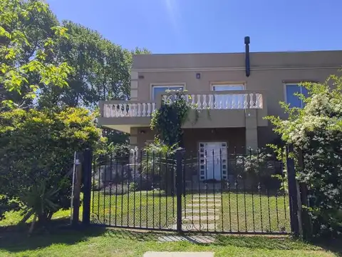 Casa tres dormitorios en alquiler con patio y pileta - Azahares Paraná - Fighiera