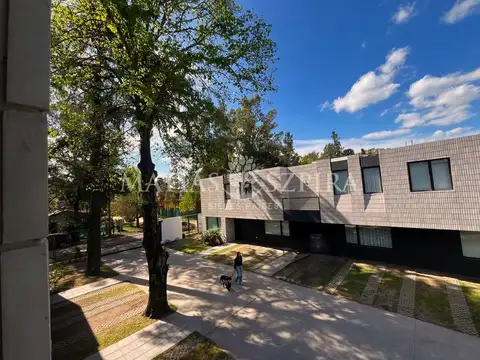 Duplex 4 amb en complejo cerrado  Doce Casas Parque Leloir.