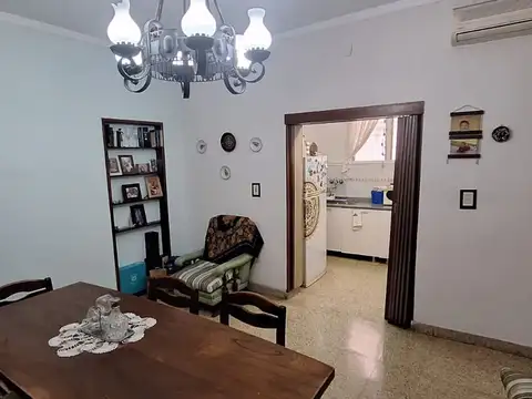 CASA DE PASILLO EN VENTA 2 DORMI PICHINCHA