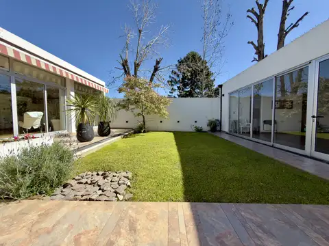 Casa 4 ambientes con 3 baños