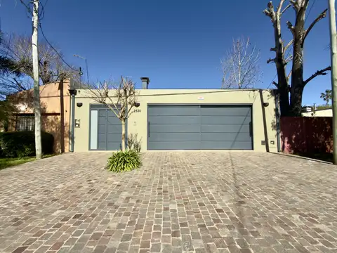 CASA EN VENTA 3 DORMITORIOS, GARAGE, JARDIN, PARRILLA, CITY BELL