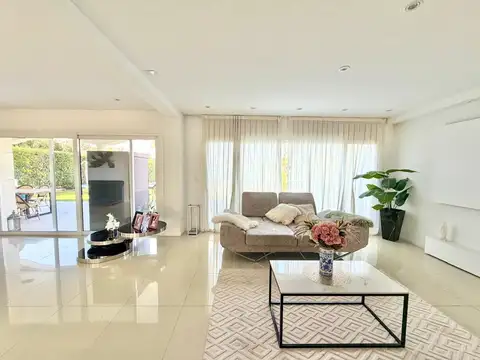 Casa 5 ambientes con 5 baños