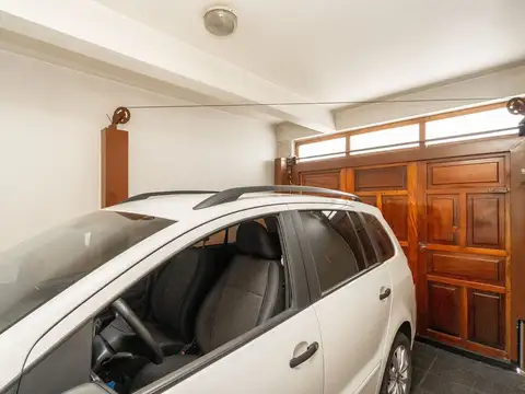 VENTA CASA SANTOS LUGARES 4 AMBIENTES PARQUE