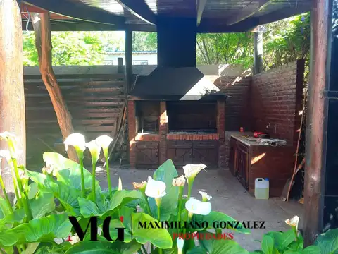 Casa 4 ambientes con 2 baños