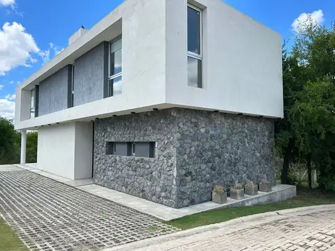 Venta Casa en Housing Puntas del Golf 3 Dorm Categ