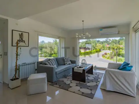 Casa 4 ambientes con 3 baños