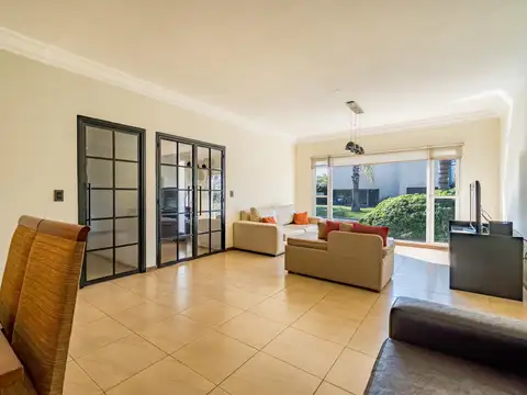 Av. Fuerza Aerea  al 2300