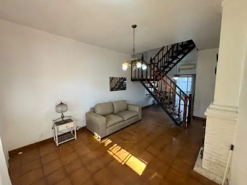 Depto Tipo Casa en Venta de 4 ambientes