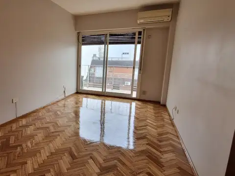 DEPTO DE 2 AMB. 9º PISO AL FRENTE de aprox 48Mts2 EN EXCLENTE ESTADO CON BALCON.EXPENSAS $90000