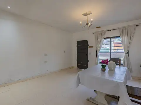 Depto Tipo Casa en Venta de 4 ambientes