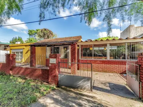 VENTA DE CASA  DOS DORMITORIOS PIRIAPOLIS