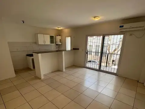 DEPARTAMENTO 2 AMBIENTES  CON COCHERA Y BAULERA