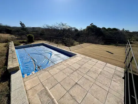 Casa 7 ambientes con 2 baños