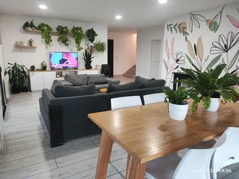 Casa en Venta con 4 cocheras