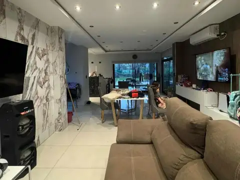 Casa en Venta en Francisco Alvarez, USD 239.000