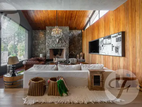 Casa 5 ambientes con 3 baños
