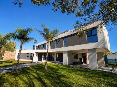 Casa 4 ambientes con 3 baños