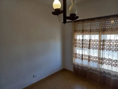 Depto Tipo Casa 6 ambientes con 2 baños