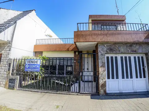 CASA CON TERRENO, GARAGE Y DEPARTAMENTO