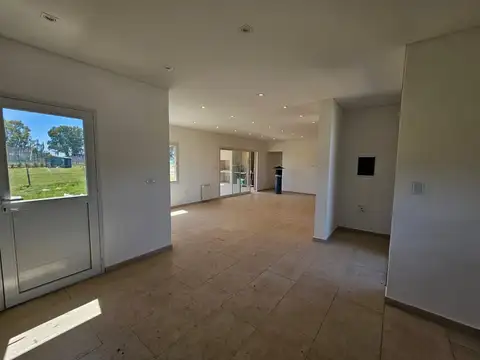 Casa 4 ambientes con 3 baños