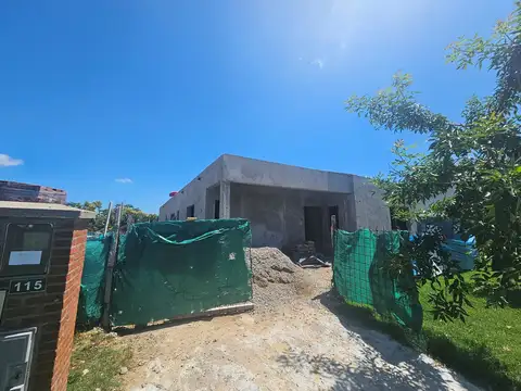 Casa  en Venta en Santa Lucia, Pilar del Este, Pilar