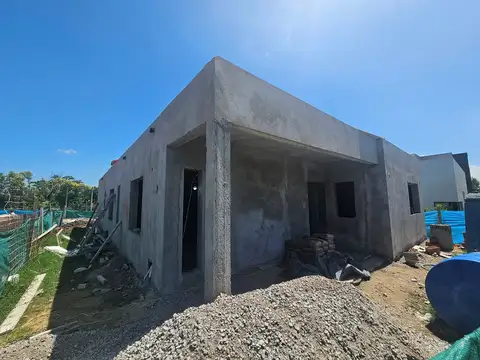 Casa  en Venta en Santa Lucia, Pilar del Este, Pilar