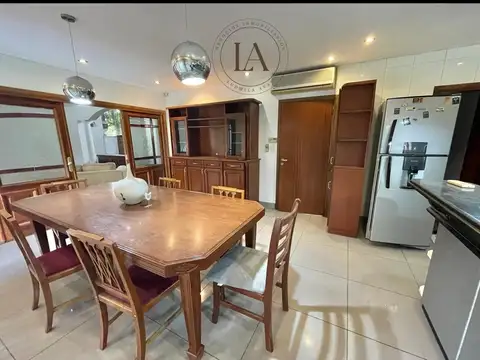 Casa 6 ambientes con 4 baños