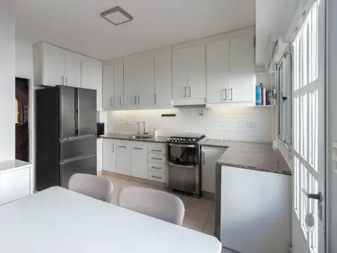 Casa 4 ambientes con 2 baños