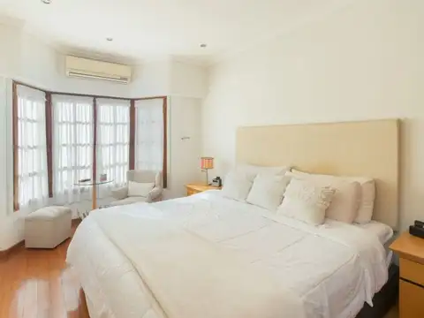 Venta. Duplex de cuatro ambientes. Garage y Playroom.