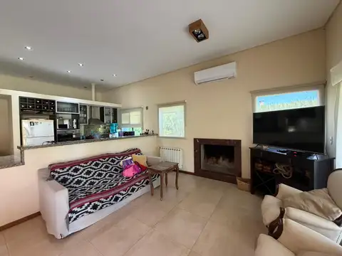 Casa 4 ambientes con 4 baños