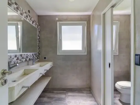 Venta casa 5 Amb en Barrio Terravista acep permuta
