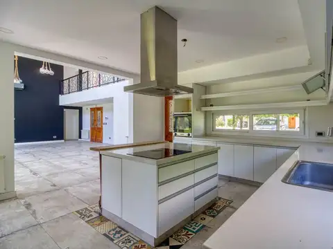 Casa 5 ambientes con 3 baños