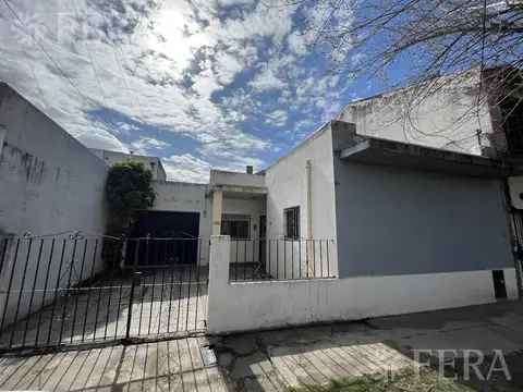 Venta casa 3 ambientes con cochera en Quilmes Oeste