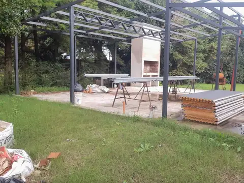 Venta Casa a terminar, estructura de metal, Parque Sakura,  calle Storni al 300,  Exalt. de la Cruz