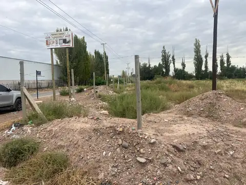 Jerónimo Ruiz  esquina Dorrego  al 800