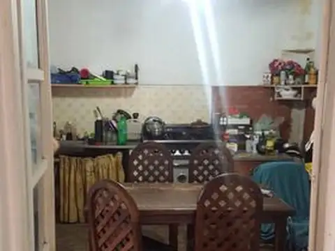 Casa 4 ambientes con 1 baño