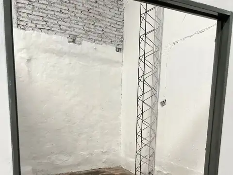 ALQUILER GALPON 240 m2 AVENIDA CROVARA. LA TABLADA