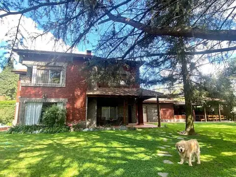 Bariloche e/ Aconquija y Felipe Flint