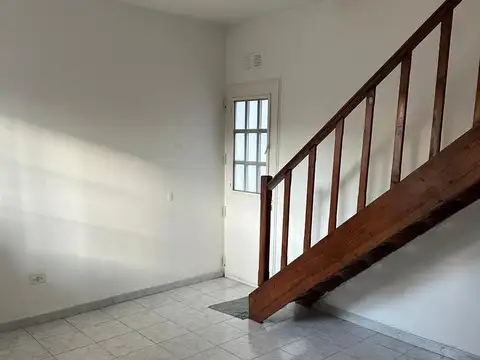 Hermoso chalet duplex de 2 amb. en alquiler en Villa Adelina 