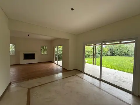 Casa  en Venta APTA CREDITO BARRIO SAINT MATTTHEWS, PILAR