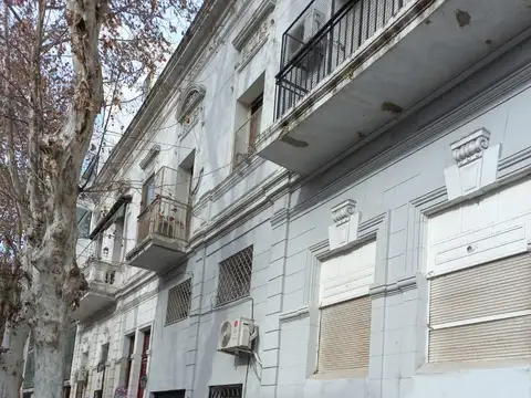 VENTA PH  5 AMBIENTES CON COCHERA, LOCAL Y SÓTANO,  EN PLANTA BAJA Y ENTRADA INDEPENDIENTE