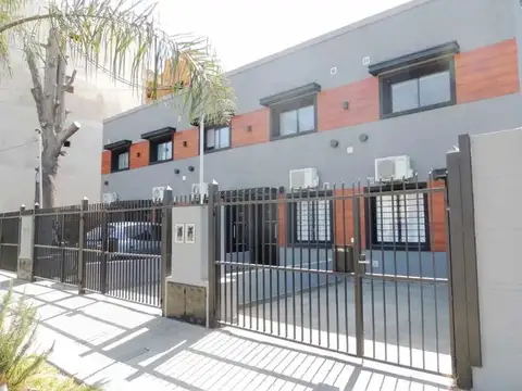 Depto Tipo Casa en Venta de 2 ambientes