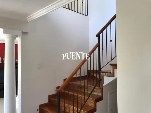Casa 5 ambientes con 4 baños