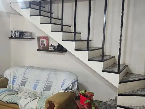 Casa 7 ambientes con 1 baño