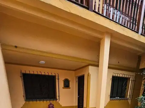 PH en venta de 6 ambientes con patio en Ciudadela