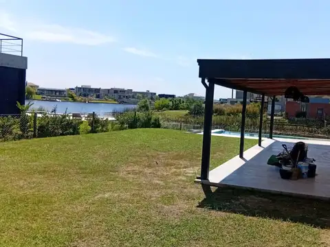 Casa en Venta con 6 cocheras