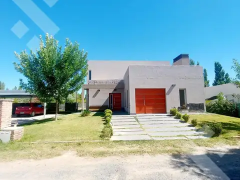 Venta casa 3 dormitorios en barrio privado Jockey General Roca